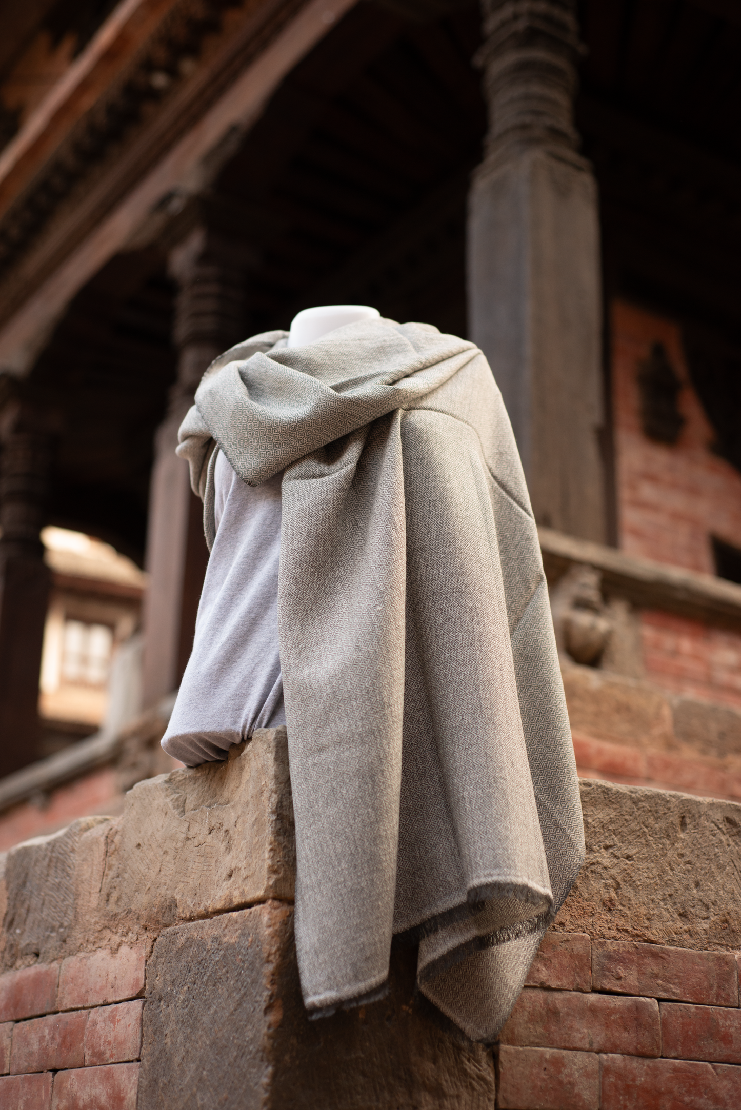 Elegant Gray Shawl in Chevron-Patterned Vegan Cashmere