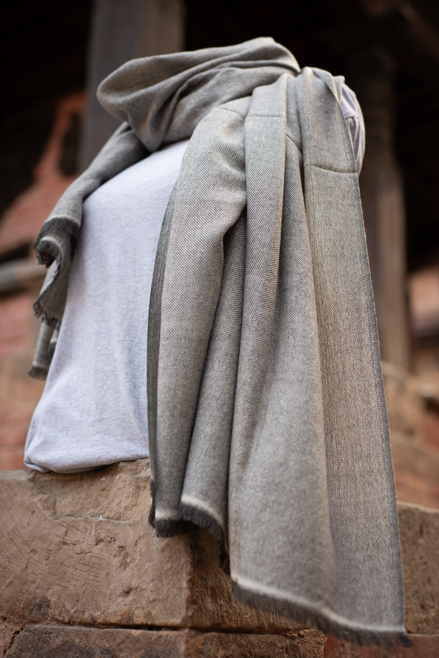 Elegant Gray Shawl in Chevron-Patterned Vegan Cashmere